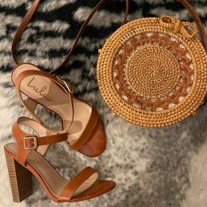 Natural bag & heels matching set.